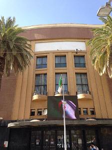SIDI BEL ABBES (8) LE THEATRE sur La partie blanche etait autrefois une fresque d'Augustin Ferrando